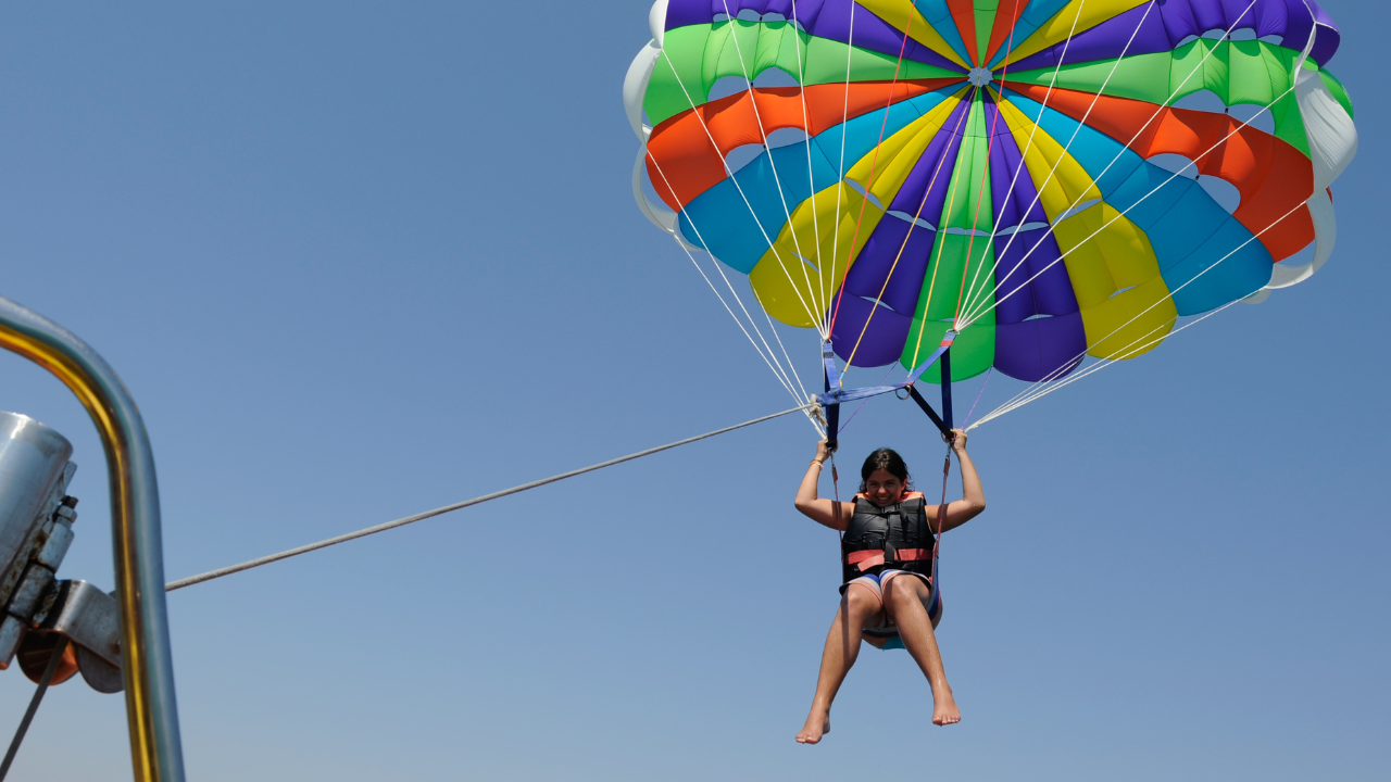 Image parasailing in Venice, FL